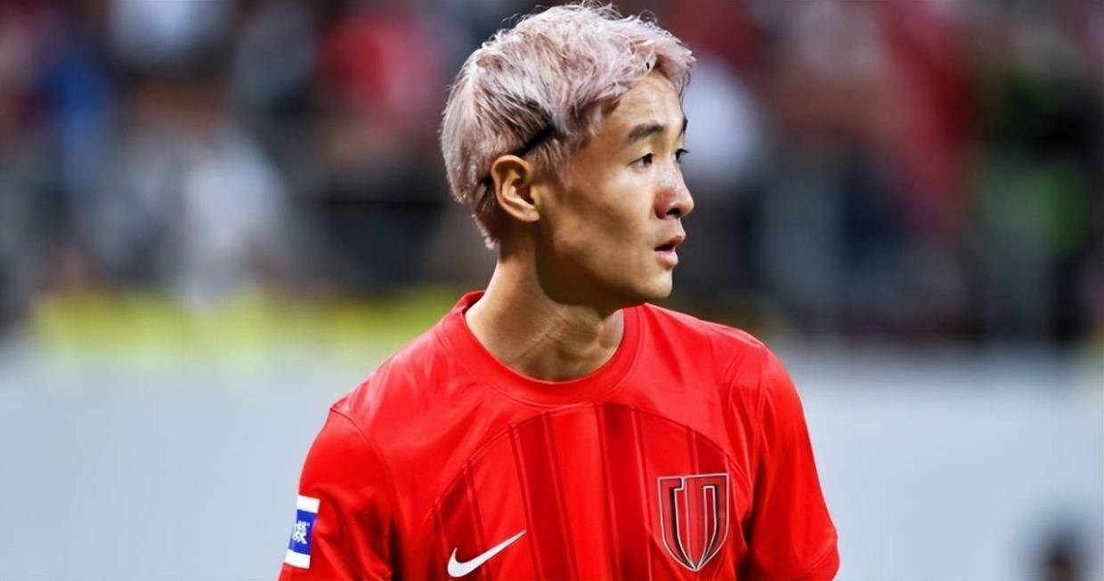 镇效力时, 上演一剑封, 港队高薪引 镇效力时, 上演一剑封, 港队高薪引