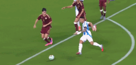 将球顶飞, 日国际友谊, oKzMA 将球顶飞, 日国际友谊, oKzMA